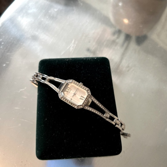 Women's Guess G95399L Crystal Accent Bracelet Watch - Picture 1 of 2